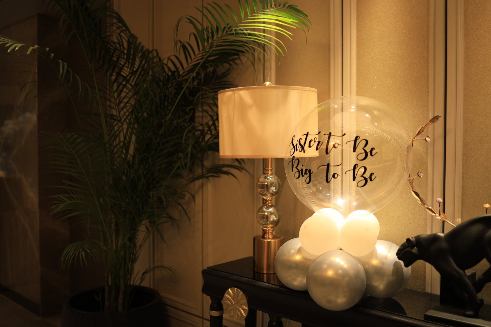 Detail of the balloon and lighting decor at the venue